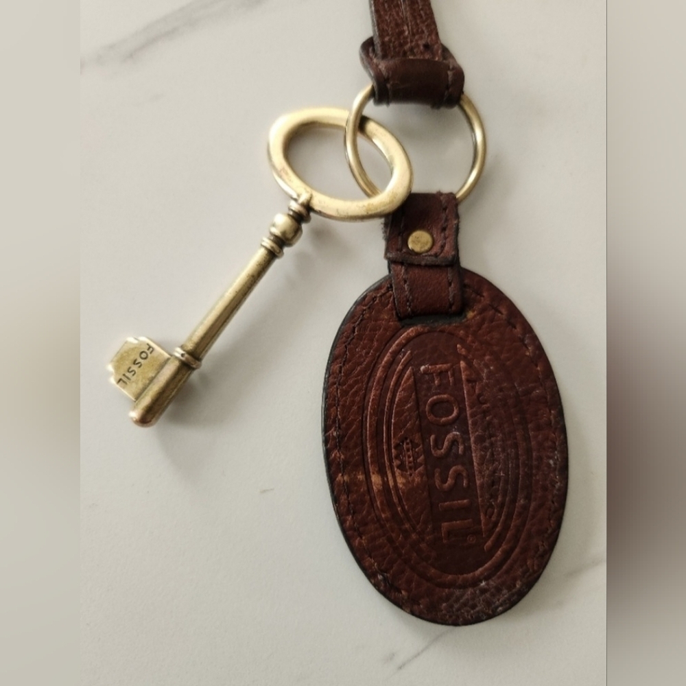 Fossil Vintage Dark Brown Leather Key Fob with Brass Key Charm - Picture 5 of 7